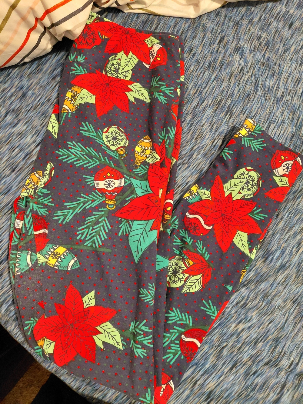T/C LulaRoe Holiday Poinsettia Print Leggings - Red & Green Floral